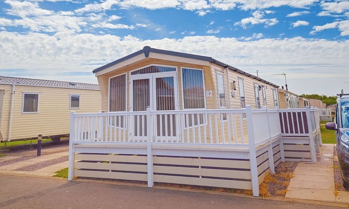 Rhyl Cabin | 2 bed Platinum-Sleeps 6-Decking-Free Parking