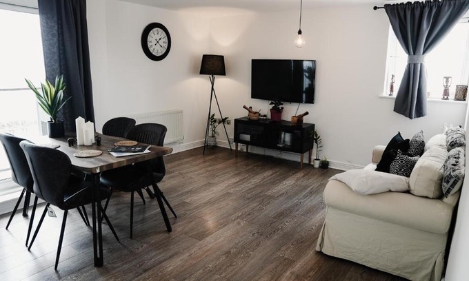 Glyndon Apartment | 2 Bed River View Greenwich