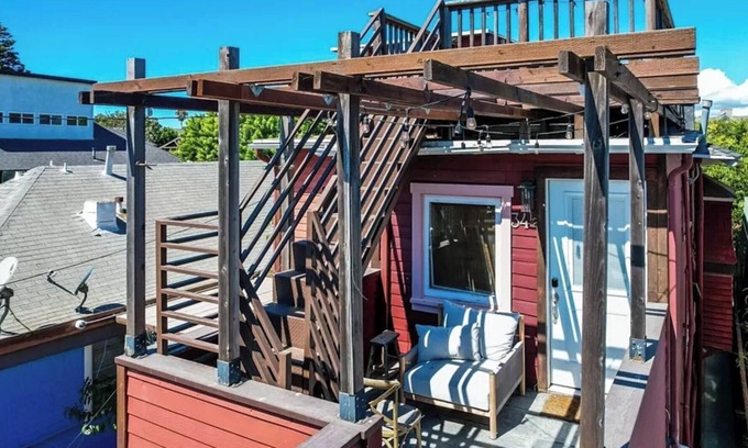 Venice Apartment | 2 bed rooftop Venice beach pad