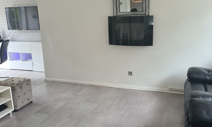 Lee Green Apartment | 2 bed sleeps 4/5 people! Garden excellent to the city 20 mins direct