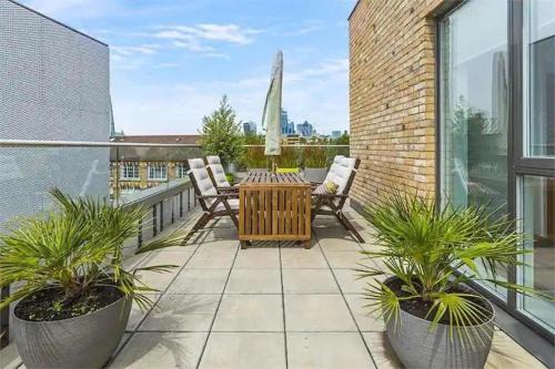 Riverside Apartment | 2-Bed Terrace Flat Close to Tower Bridge