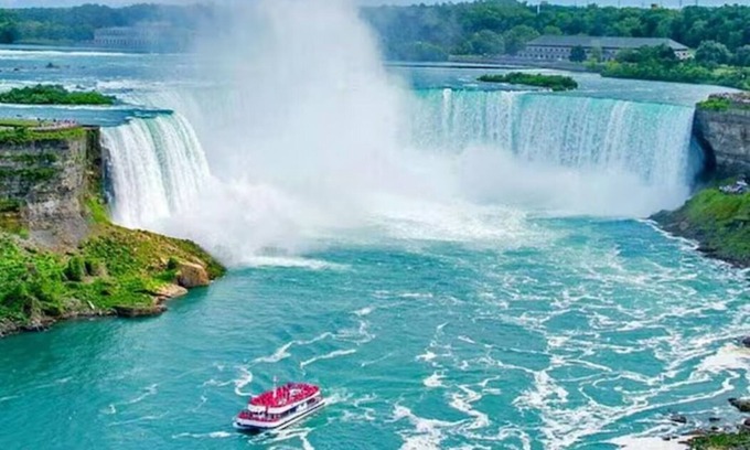Niagara Falls House | 2 Bed Town Ideal For A Fun-filled Family Vacation