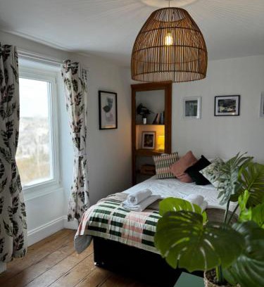 Pembroke Dock House | 2 Bed Townhouse with Log Burner