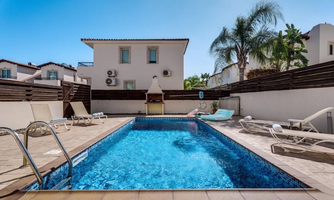 Pernera Villa | 2 bed villa pernera protaras area close to beach
