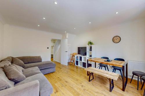 Rotherhithe Apartment | 2 Bed with Garden & Free Parking near the Thames