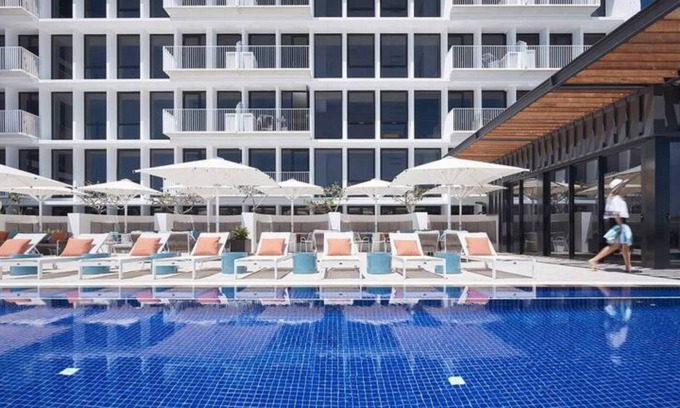 Spring Hill Apartment | 2-Bed with Pool, Gym, Parking and Balcony