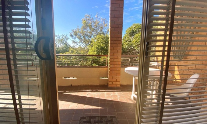 Cronulla Apartment | 2 BEDROOM 2 BATHROOM UNIT WITH LARGE TREE-TOP BALCONY