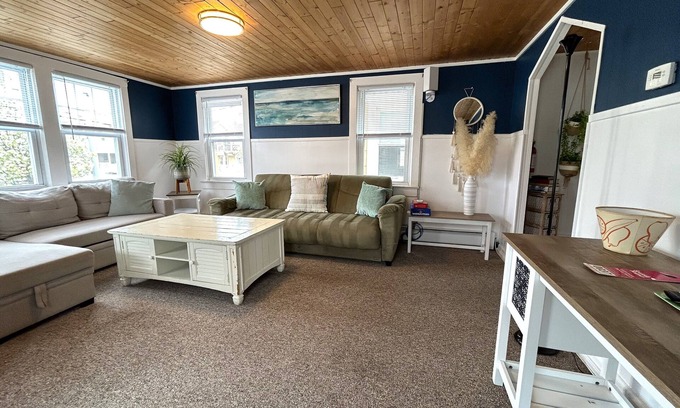 Seaside Heights House | 2-Bedrm Great Winter Rental pricing King bed