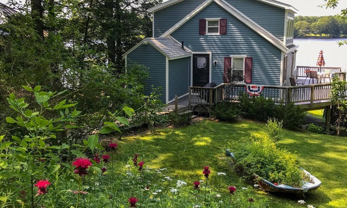 Richmond Cottage | 2 Bedroom, 1 & 1/2 bath Waterfront Cottage on Pleasant Pond