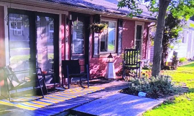 Gypsum Cottage | 2 bedroom, 1 side of a duplex cottage, in Catawba, beach 500 ft away.