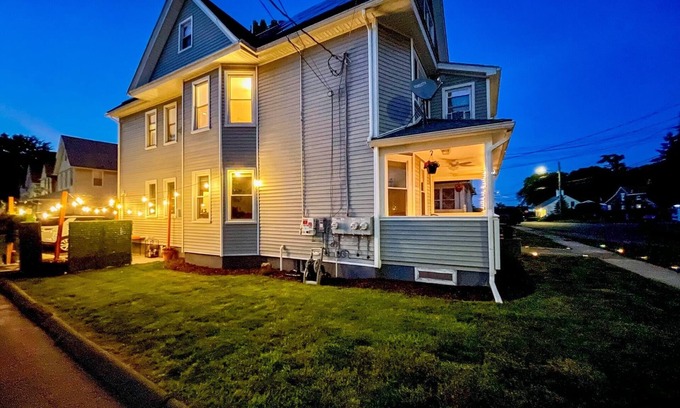 Stratford Apartment | 2 bedroom 1st floor unit 7 minute drive from short beach