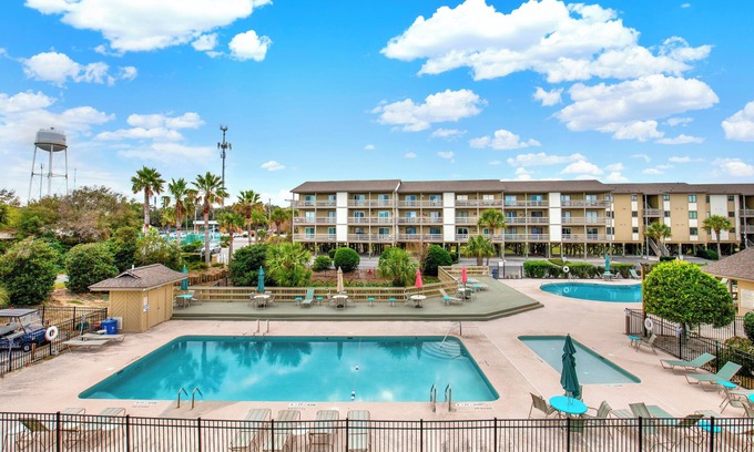 Tybee Island Condo | 2 bedroom 2 bath beach front condo
