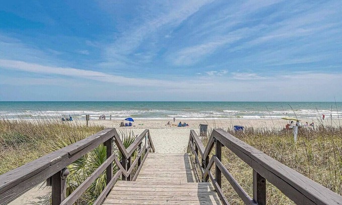 Myrtle Beach Condo | 2-bedroom 2 bath condo in Myrtle Beach with Amazing porch views