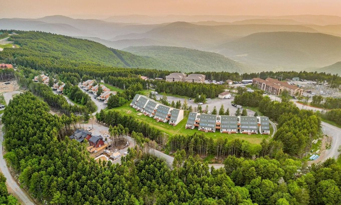 Snowshoe Condo | 2 bedroom/2 bath Cozy Retreat on Snowshoe Mountain! Only Unit with Private Deck!