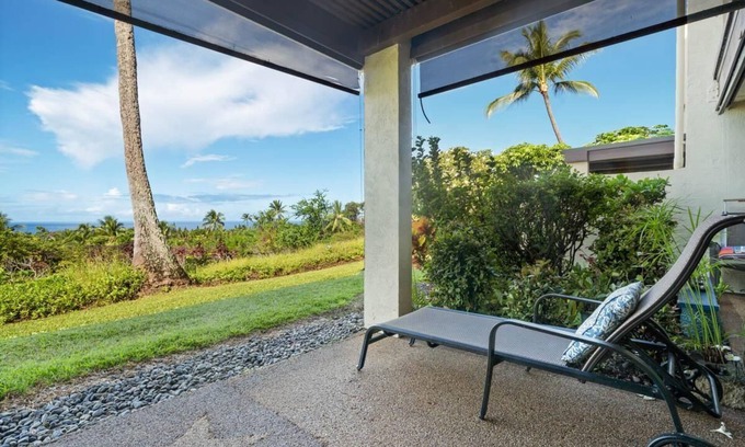 Keauhou Condo | 2 BEDROOM, 2 BATH ON THE GOLF COURSE WITH OCEAN VIEWS!