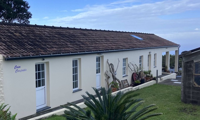 Capelo House | 2 bedroom 2 bathroom private house with air conditioning Casa Comprida 299/AL