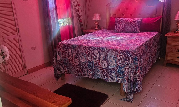 Silver Sands House | 2 Bedroom 2 Bathroom Kitchen Living room and verandah Close to a beach