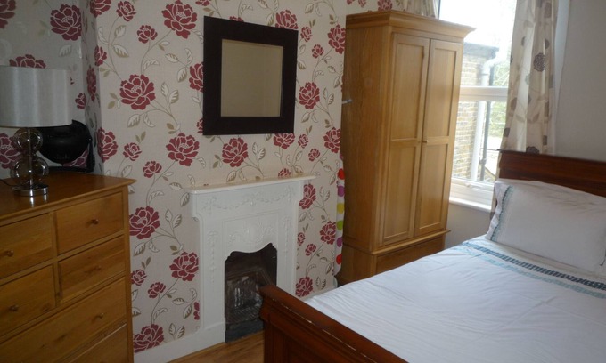 Merton House | 2 Bedroom 2 Bathroom apartment, 8 minutes walk to tube