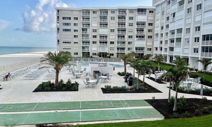 Moorings Condo | 2-bedroom 2 bathroom condo right on the beach in beautiful Naples, FL