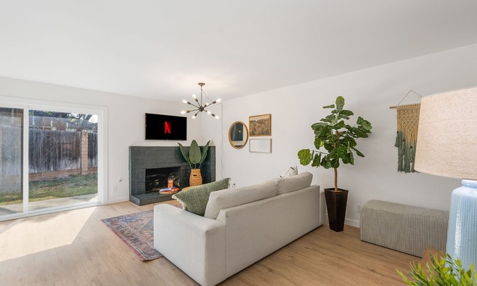 Southwest Anaheim House | 2 Bedroom/2 Bathroom Duplex in the Heart of Orange County