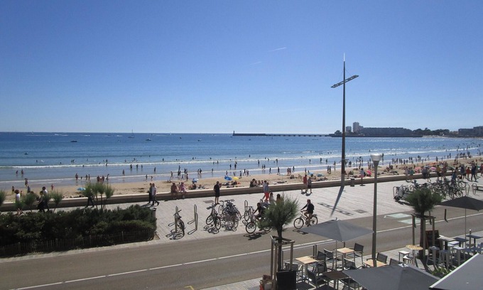 Les Sables d'Olonne Apartment | 2-bedroom apartment facing the sea with balcony and wifi