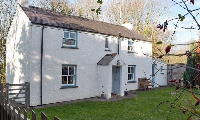 Haverfordwest Cottage | 2 bedroom accommodation in Hook, near Haverfordwest