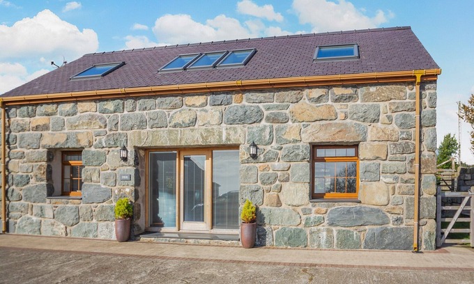 Rhyd-y-clafdy Cottage | 2 bedroom accommodation in Chwilog, near Pwllheli