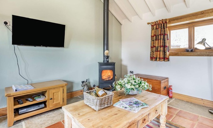 Llanvair Kilgeddin Cottage | 2 bedroom accommodation in Nant Y Derry