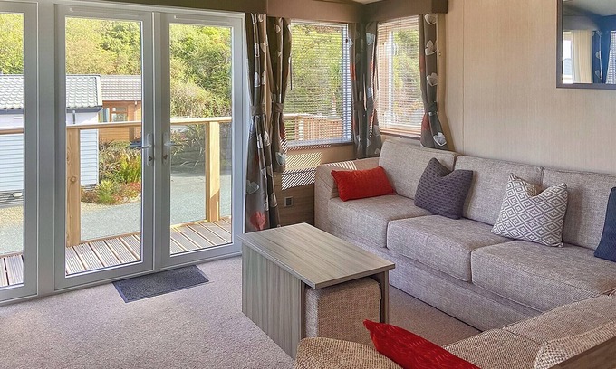 Tan-y-groes Ski Chalet | 2 bedroom accommodation in Tresaith Beach, Cardigan, Ceredigion