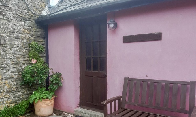 Abergavenny Cottage | 2 bedroom accommodation in Llantilio Pertholey, near Abergavenny