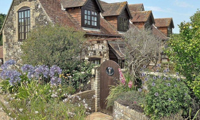 Newport Cottage | 2 bedroom accommodation in Brighstone