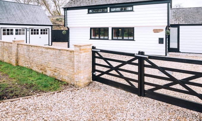 Minety Cottage | 2 bedroom accommodation in Cirencester