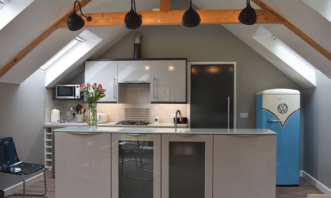 Freshwater Cottage | 2 bedroom accommodation in Freshwater, near Totland