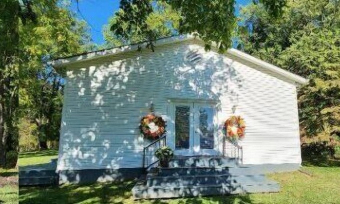Bentonville Cabin | 2 bedroom accommodation in Bentonville