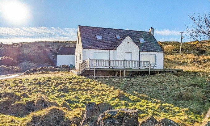 Waternish Cottage | 2 bedroom accommodation in Lower Milovaig, Glendale