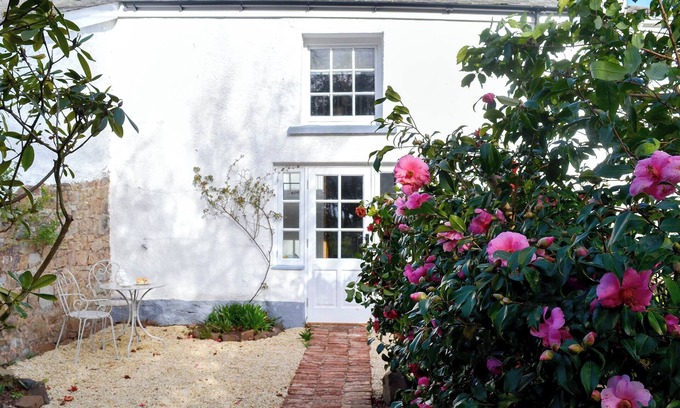 Crediton Cottage | 2 bedroom accommodation in Bow, near Crediton