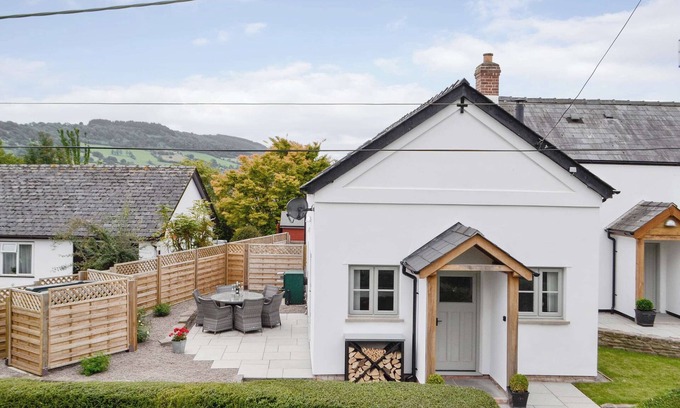 Longtown Cottage | 2 bedroom accommodation in Grosmont, near Abergavenny