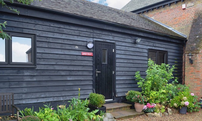 Rochester Cottage | 2 bedroom accommodation in Cooling, near Rochester