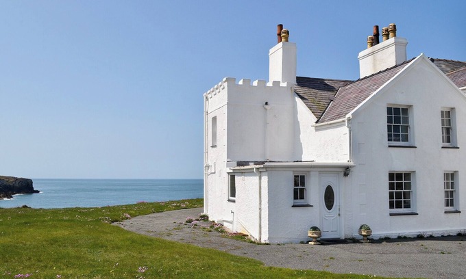 Rhoscolyn Cottage | 2 bedroom accommodation in Rhoscolyn, near Holyhead