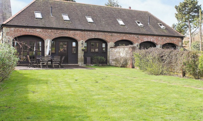 Shanklin Cottage | 2 bedroom accommodation in Apse Wood, near Shanklin