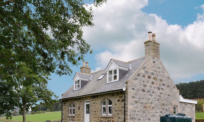 Alford Cottage | 2 bedroom accommodation in Glenkindie, near Alford