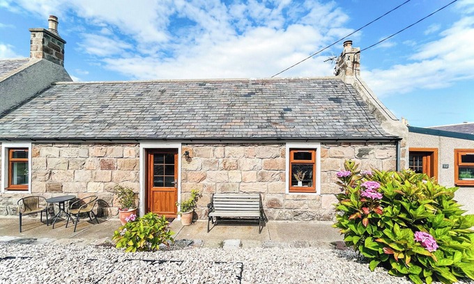Buckie Cottage | 2 bedroom accommodation in Cullen