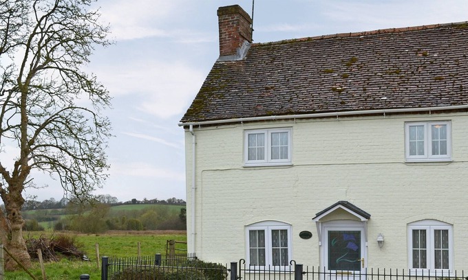 Woodfalls Cottage | 2 bedroom accommodation in Downton