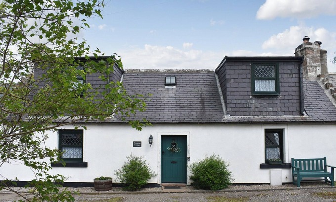 Elgin Cottage | 2 bedroom accommodation in Quarrywood, near Elgin