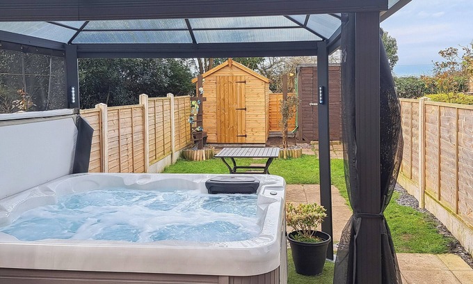 Leven Cottage | 2 bedroom accommodation in Leven