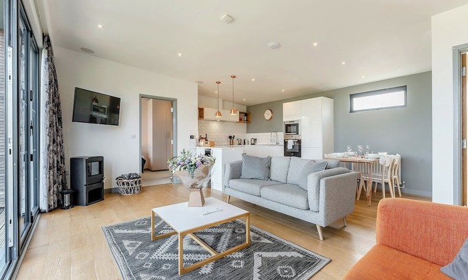 Lewes Ski Chalet | 2 bedroom accommodation in Lewes