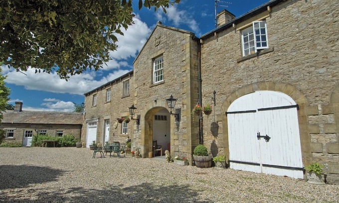 West Burton Cottage | 2 bedroom accommodation in West Burton, near Leyburn