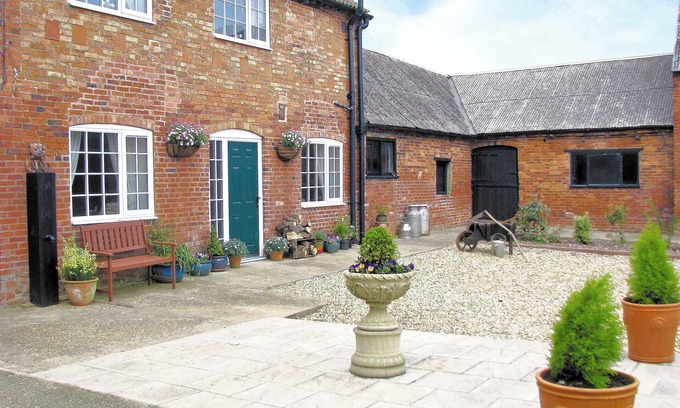 Orston Cottage | 2 bedroom accommodation in Westborough, near Newark