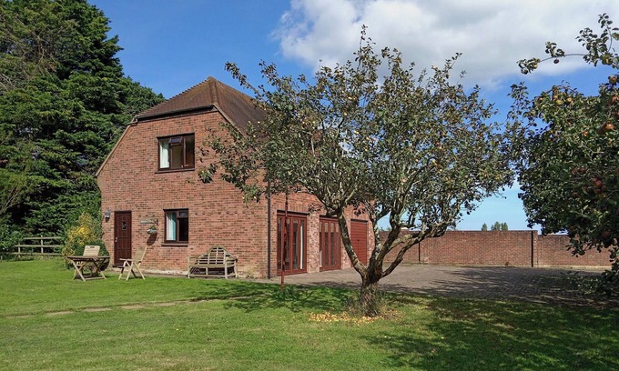 Adgestone Cottage | 2 bedroom accommodation in Brading, near Sandown