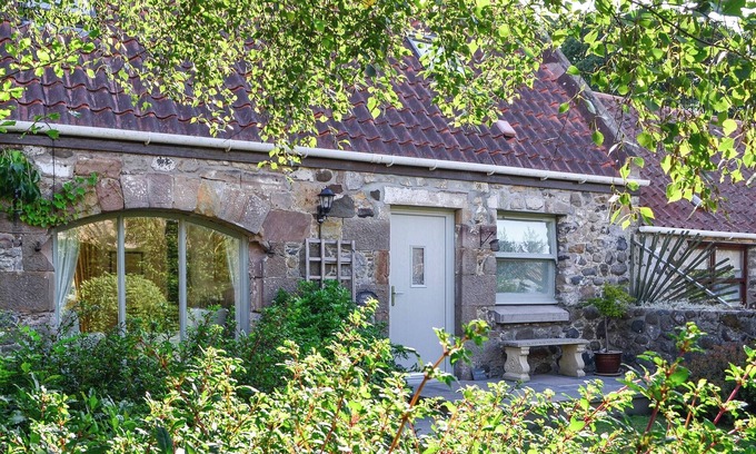 Uphall Cottage | 2 bedroom accommodation in Drumcrosshall, Bathgate near Edinburgh